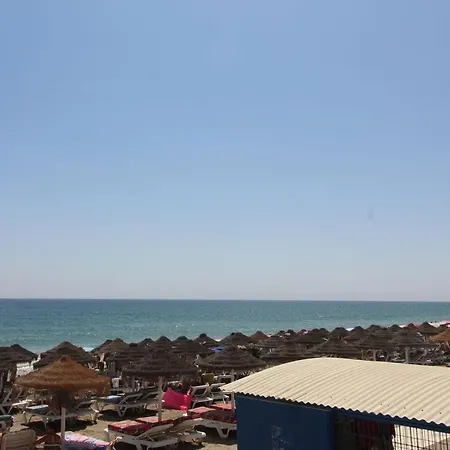 121- Beachfront With Views, Apartment