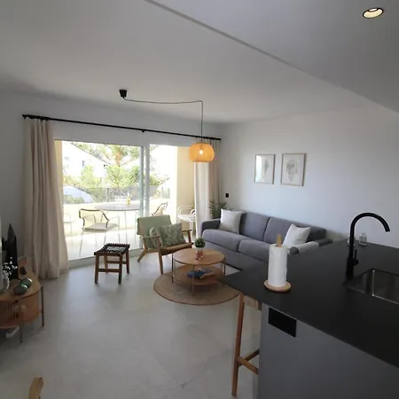 121- Beachfront With Views,